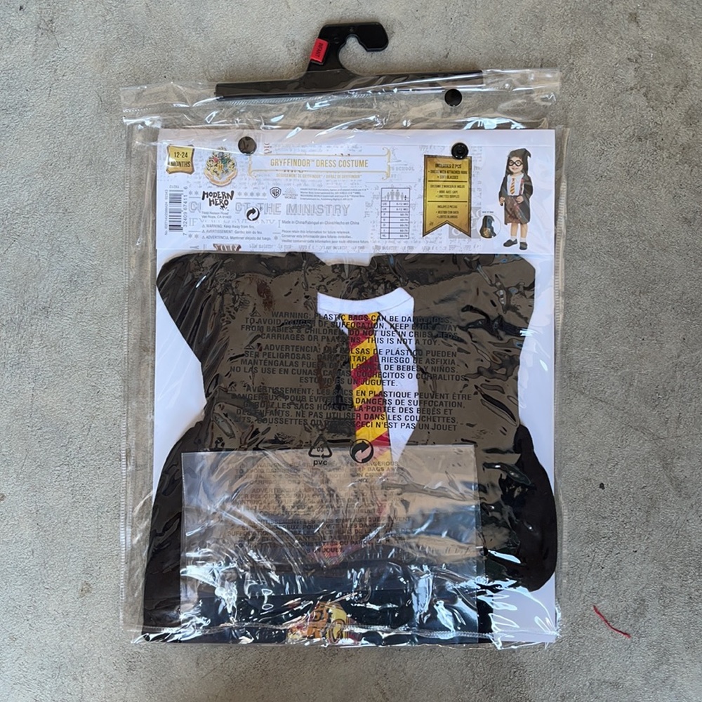 Harry Potter: Kids Gryffindor Dress Costume! New! - Picture 5 of 5